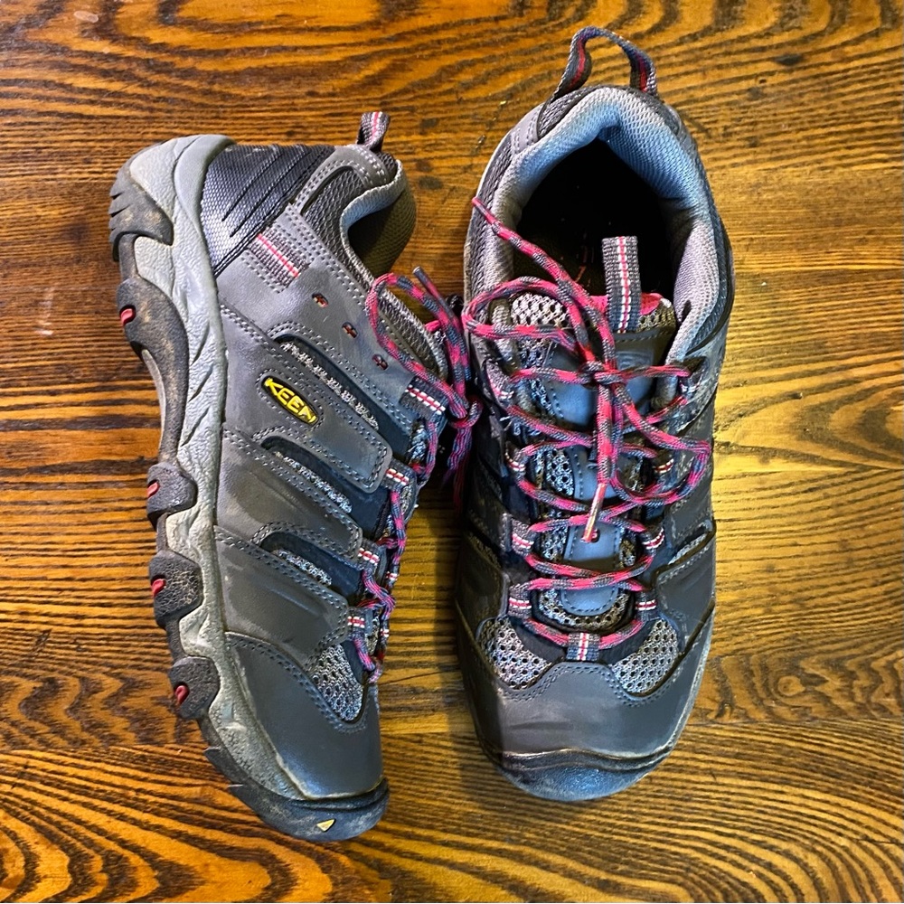 Keen Koven Waterproof Hiking Shoes - GUC